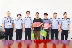 <strong>蓝冠在线注册理赔路上遗失保单 司乘捡到</strong>