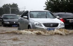 <strong>蓝冠注册大雨中多发 车牌“流浪记”</strong>